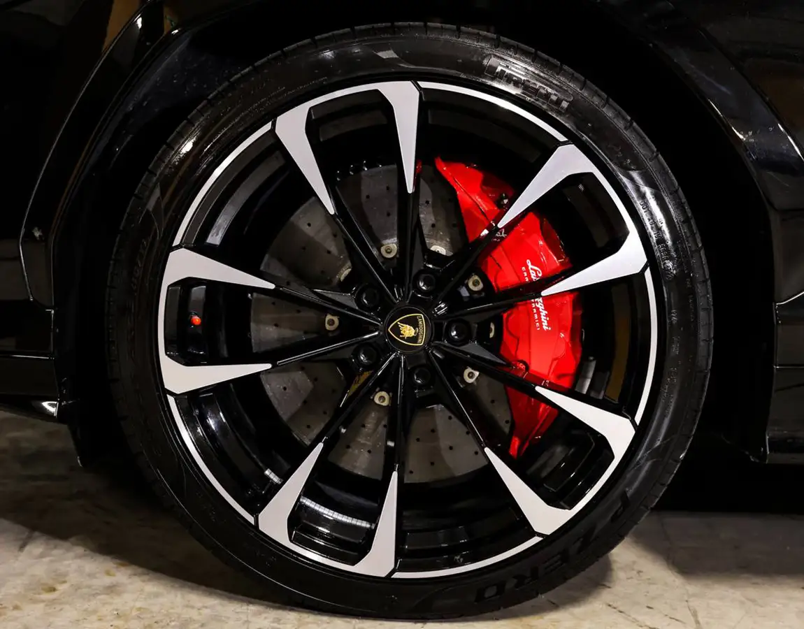 Luxury Car Rental Lamborghini Urus-2